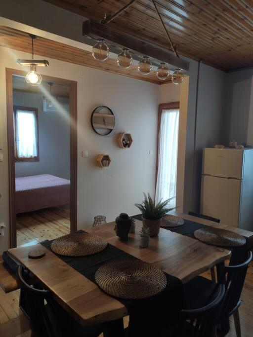 Politis' Wooden House Apartment Vasiliki  Bagian luar foto
